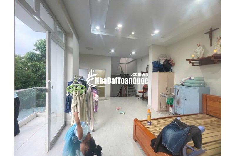 7 tỷ 2 - 100m ngang hơn 8m nhà 3 tầng kiên cố sát Vạn Phúc City - HẺM XE HƠI TỚI CỬA
